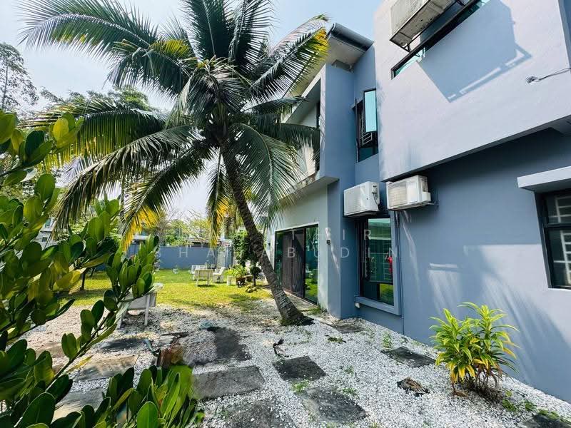 Semi-Detached House for Sale in Shah Alam (Selangor) - Nahathir Shahabudin - Exterior - PropertyGuru.com.my