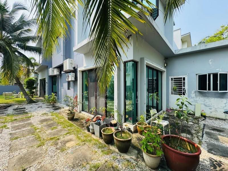 Semi-Detached House for Sale in Shah Alam (Selangor) - Nahathir Shahabudin - Exterior - PropertyGuru.com.my