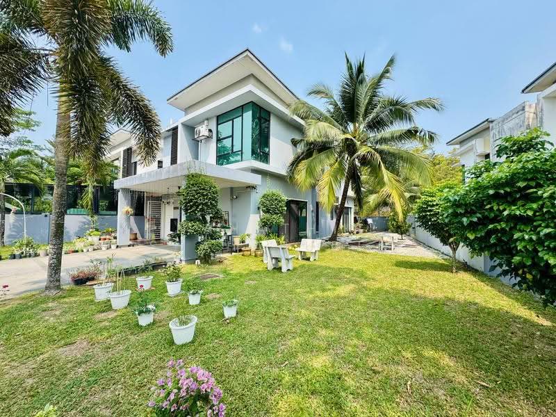 Semi-Detached House for Sale in Shah Alam (Selangor) - Nahathir Shahabudin - Exterior - PropertyGuru.com.my