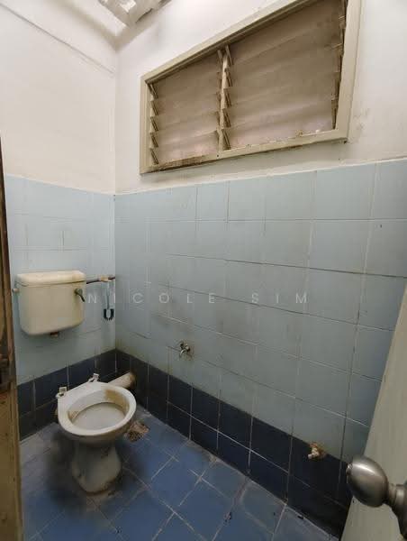 Pangsapuri untuk Dijual di Enggang Apartment - Nicole Sim - Bathroom - PropertyGuru.com.my
