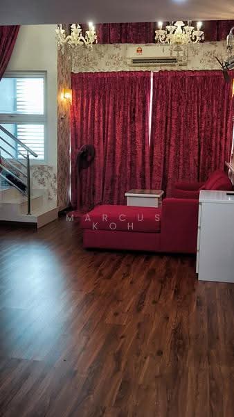 Kediaman Servis untuk Dijual di De Centrum Residences - Marcus Koh - Living Room - PropertyGuru.com.my