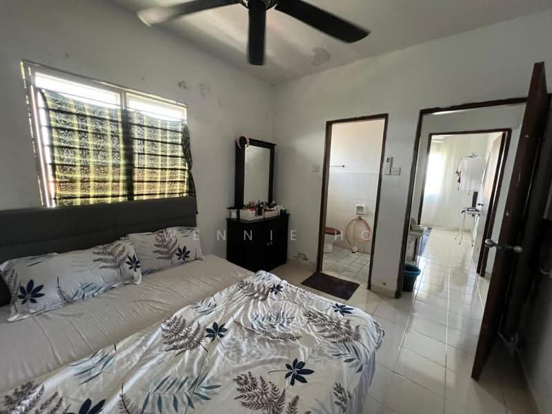 Pangsapuri untuk Dijual di Laguna Biru - Wennie Ho - Bedroom - PropertyGuru.com.my
