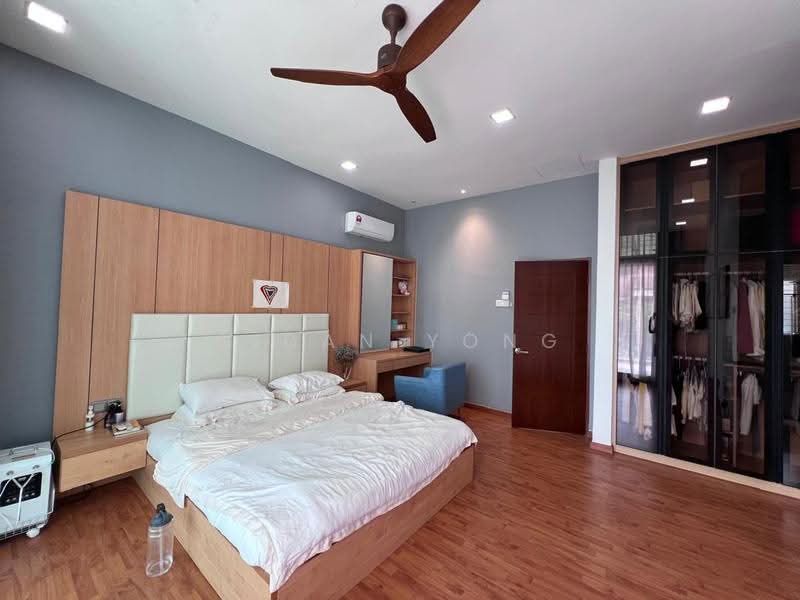 Rumah Teres untuk Dijual di Sungai Long (Bandar Sungai Long) - Aidan Yong - Master Bedroom - PropertyGuru.com.my
