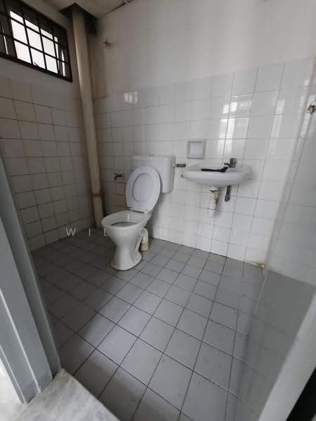 Apartment for Sale at Kenanga Apartment - Wilson Yap - Bathroom - PropertyGuru.com.my