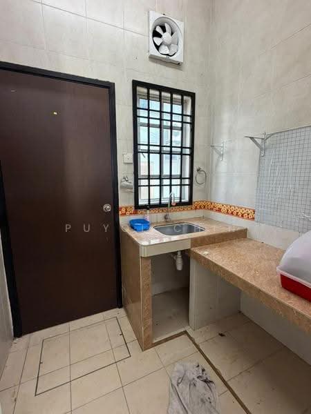 Rumah Teres 2-Tingkat untuk Disewa di Taman Setia Indah (Tebrau) - Puyol Chin - Kitchen - PropertyGuru.com.my