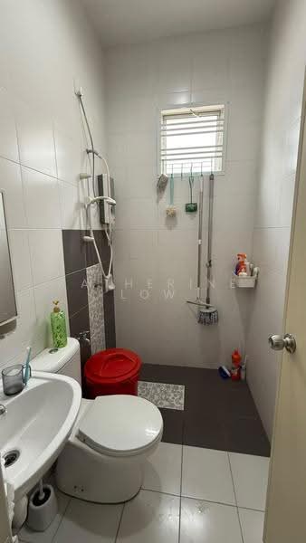 Rumah Teres 2-Tingkat untuk Dijual di Taman Setia Indah (Tebrau) - Katherine Low - Bathroom - PropertyGuru.com.my