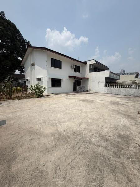 2-storey Terraced House for Rent in Taman Pelangi (Johor Bahru) - Phang Elainne - Exterior - PropertyGuru.com.my