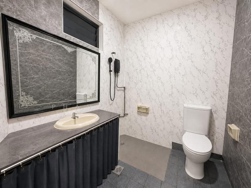 Shop for Rent in Taman Abad (Johor Bahru) - Phang Elainne - Bathroom - PropertyGuru.com.my