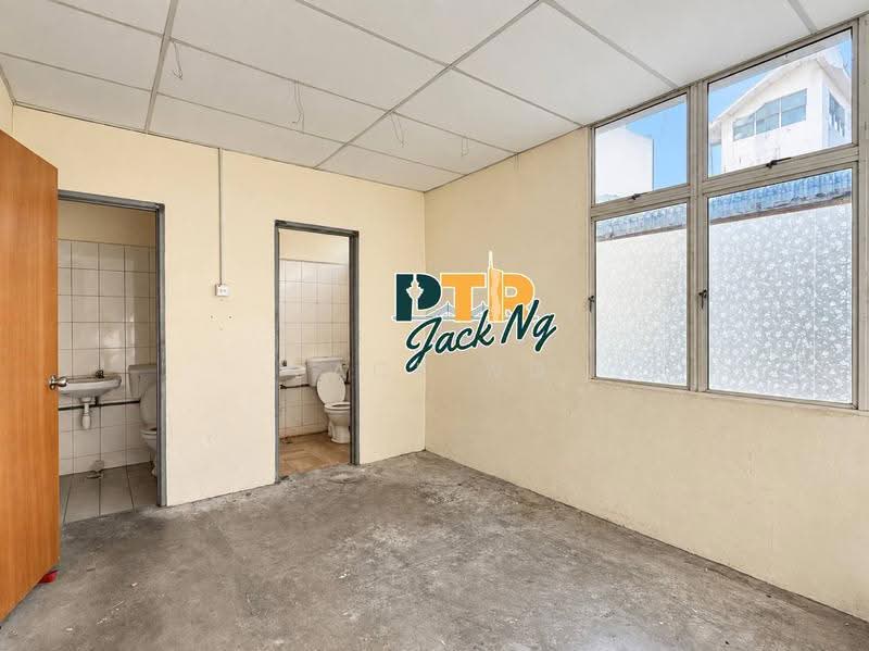 Shop / Office untuk Disewa di Raja Uda (Butterworth) - Jack Ng - Bathroom - PropertyGuru.com.my