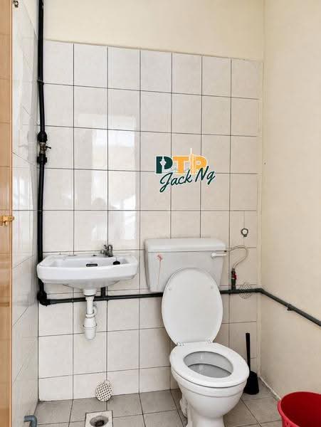 Shop / Office untuk Disewa di Raja Uda (Butterworth) - Jack Ng - Bathroom - PropertyGuru.com.my