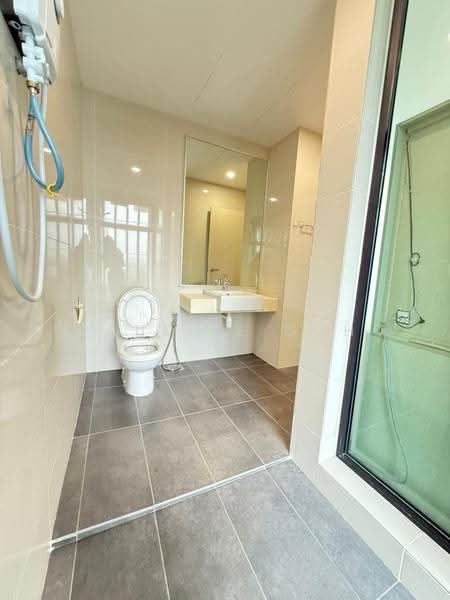 Service Residence for Sale at Southkey Mosaic - Pauline Goh - Bathroom - PropertyGuru.com.my