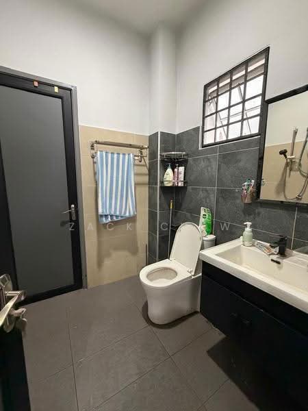Rumah Teres 2-Tingkat untuk Dijual di Taman Setia Indah (Tebrau) - Zack Chow - Bathroom - PropertyGuru.com.my
