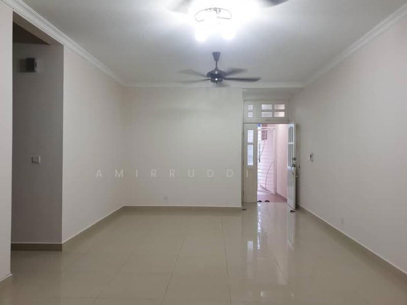 2.5-storey Terraced House for Sale in Presint 18 (Putrajaya) - Amirruddin . - Living Room - PropertyGuru.com.my