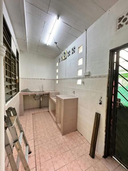 Rumah Teres 2-Tingkat untuk Dijual di Taman Johor Jaya (Johor Bahru) - Zack Chow - Kitchen - PropertyGuru.com.my