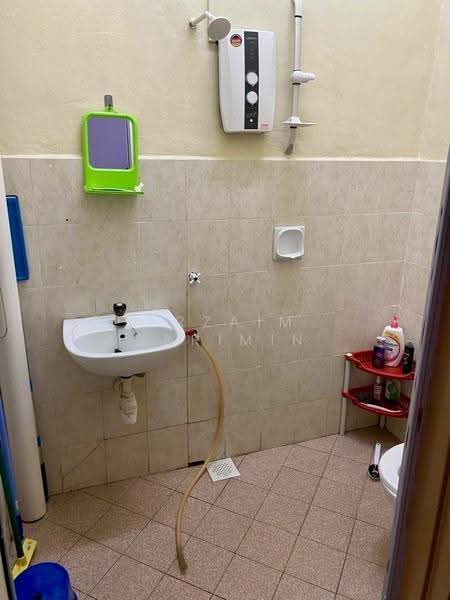 Terraced House for Sale in Taman Pulai Indah (Johor Bahru) - Arzaim Barimin - Bathroom - PropertyGuru.com.my
