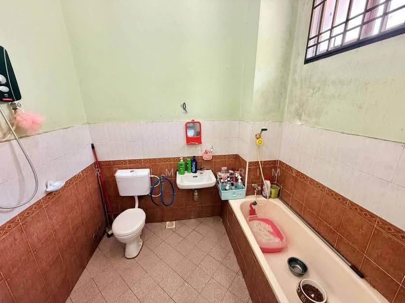 Rumah Teres 2-Tingkat untuk Dijual di Taman Pulai Utama (Skudai) - Arzaim Barimin - Bathroom - PropertyGuru.com.my