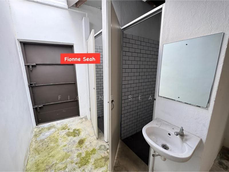 Shop for Rent in George Town (Penang) - Fionne Seah - Bathroom - PropertyGuru.com.my