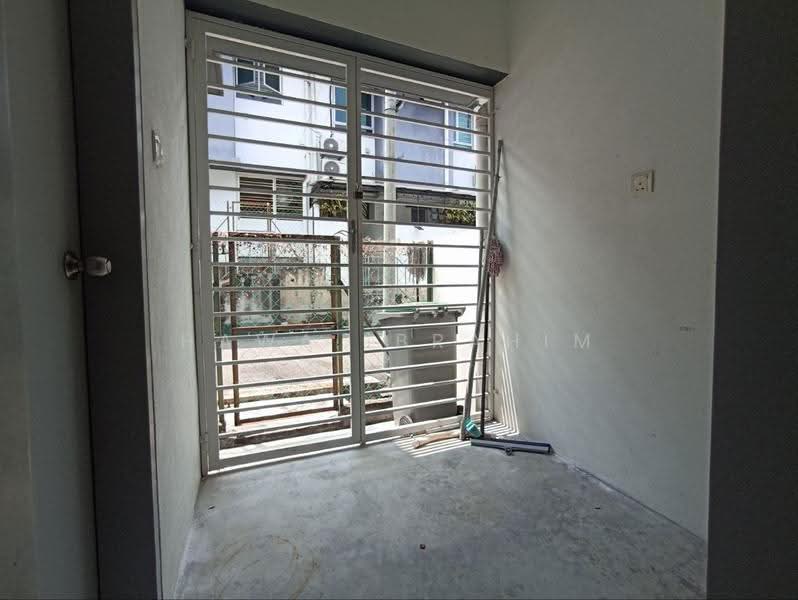 Rumah Teres 2-Tingkat untuk Dijual di Nilai Impian (Nilai) - Hawa Ibrahim - Entrance - PropertyGuru.com.my