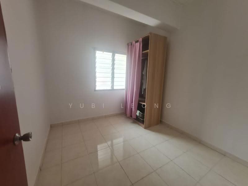 Pangsapuri untuk Dijual di Kestana - Yubi Leong - Bedroom - PropertyGuru.com.my