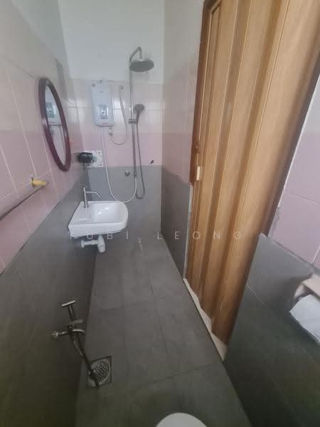 Pangsapuri untuk Dijual di Kestana - Yubi Leong - Bathroom - PropertyGuru.com.my