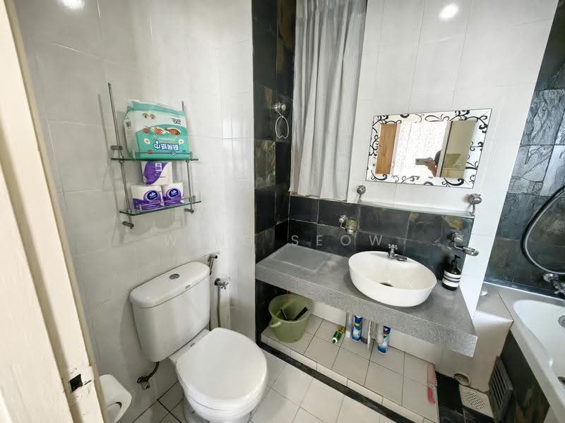 Kediaman Servis untuk Disewa di Ritze Perdana 1 - Wing Seow - Bathroom - PropertyGuru.com.my