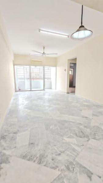 Condominium for Sale at Meadow Park 2 - Melissa Chong - Living Room - PropertyGuru.com.my