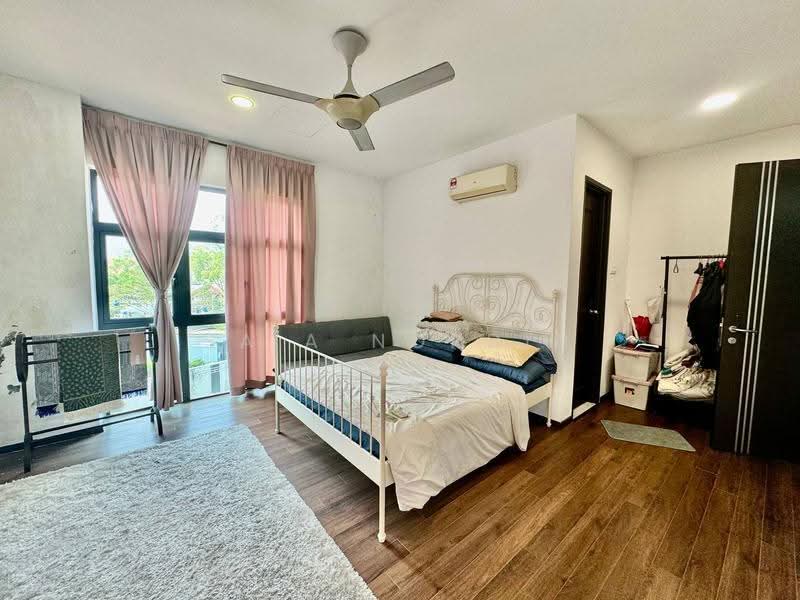 Bungalow House untuk Dijual di Seksyen 7 (Shah Alam) - Sa'a Nordin - Bedroom - PropertyGuru.com.my