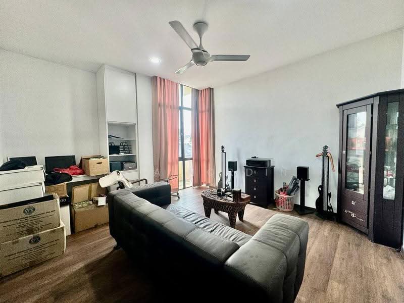 Bungalow House untuk Dijual di Seksyen 7 (Shah Alam) - Sa'a Nordin - Living Room - PropertyGuru.com.my