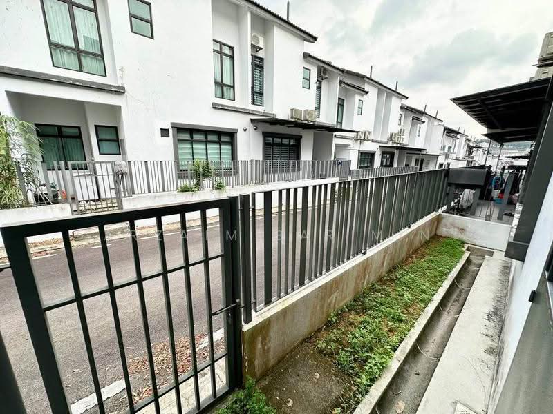 Rumah Teres 2-Tingkat untuk Dijual di Bandar Putra Kulai (Kulai) - Arzaim Barimin - Exterior - PropertyGuru.com.my