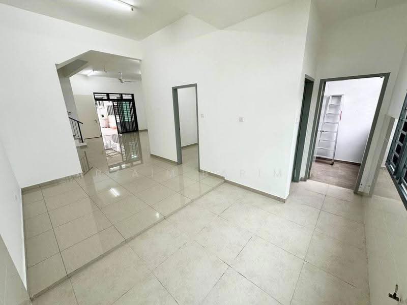 Rumah Teres 2-Tingkat untuk Dijual di Bandar Putra Kulai (Kulai) - Arzaim Barimin - Living Room - PropertyGuru.com.my