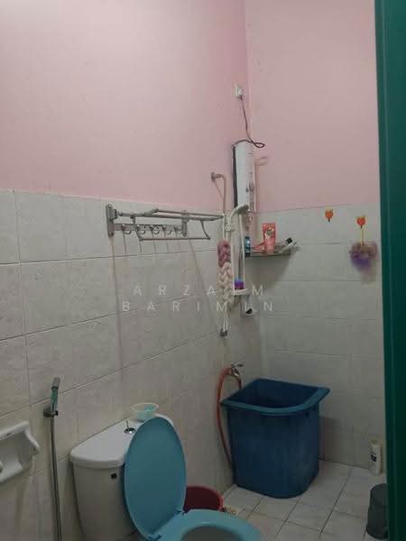 Rumah Teres 1-Tingkat untuk Dijual di Taman Puteri Wangsa (Ulu Tiram) - Arzaim Barimin - Bathroom - PropertyGuru.com.my