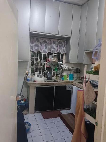 Rumah Teres 1-Tingkat untuk Dijual di Taman Puteri Wangsa (Ulu Tiram) - Arzaim Barimin - Kitchen - PropertyGuru.com.my