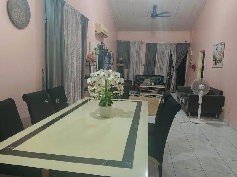 Rumah Teres 1-Tingkat untuk Dijual di Taman Puteri Wangsa (Ulu Tiram) - Arzaim Barimin - Living Room - PropertyGuru.com.my