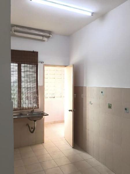 Pangsapuri untuk Disewa di Pangsapuri Kasuarina - Andy Tee - Kitchen - PropertyGuru.com.my