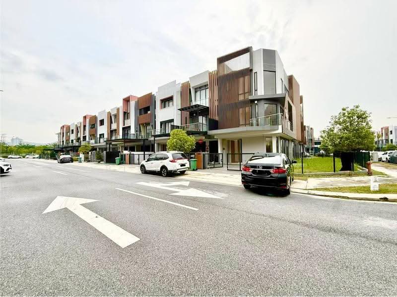 3-storey Terraced House for Sale in Taman Puchong Legenda (Puchong) - BILYA ARIFF - Exterior - PropertyGuru.com.my