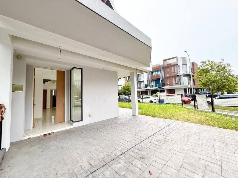 3-storey Terraced House for Sale in Taman Puchong Legenda (Puchong) - BILYA ARIFF - Exterior - PropertyGuru.com.my
