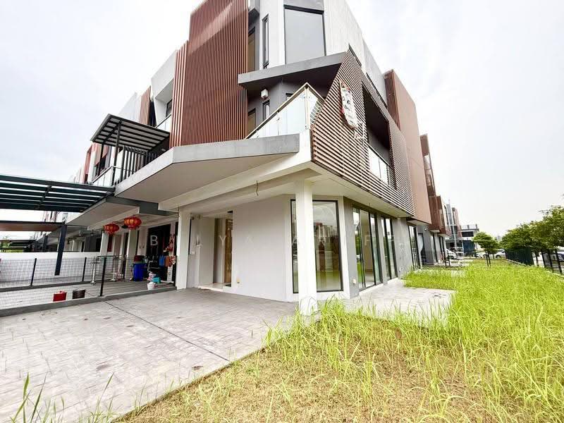 3-storey Terraced House for Sale in Taman Puchong Legenda (Puchong) - BILYA ARIFF - Exterior - PropertyGuru.com.my