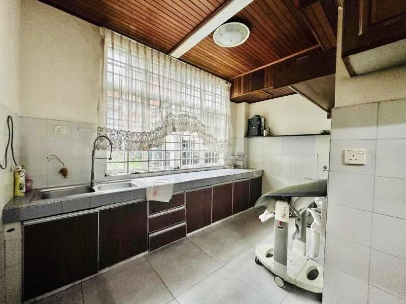 Bungalow House for Rent in Seksyen 2 (Shah Alam) - Erin Yusof - Kitchen - PropertyGuru.com.my