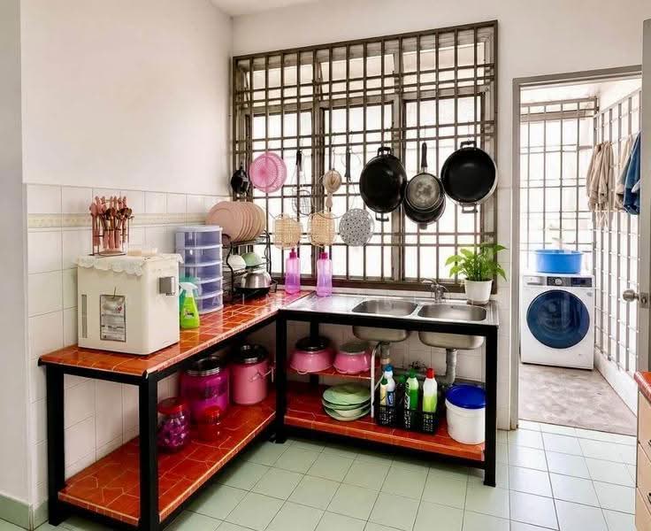 Rumah Teres 2-Tingkat untuk Dijual di Taman Mawar (Pasir Gudang) - Arzaim Barimin - Kitchen - PropertyGuru.com.my