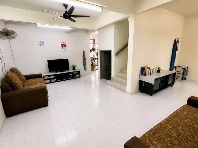 Rumah Teres 2-Tingkat untuk Dijual di Taman Mawar (Pasir Gudang) - Arzaim Barimin - Living Room - PropertyGuru.com.my