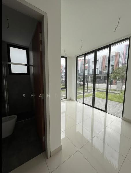 Rumah Teres 3-Tingkat untuk Dijual di Taman Puchong Legenda (Puchong) - Shanice Low - Bathroom - PropertyGuru.com.my