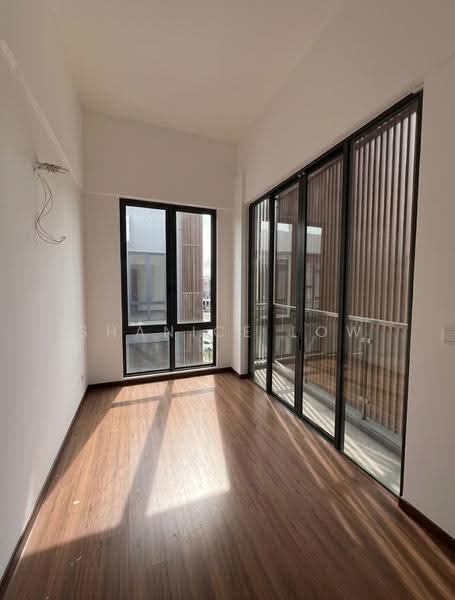 Rumah Teres 3-Tingkat untuk Dijual di Taman Puchong Legenda (Puchong) - Shanice Low - Balcony - PropertyGuru.com.my