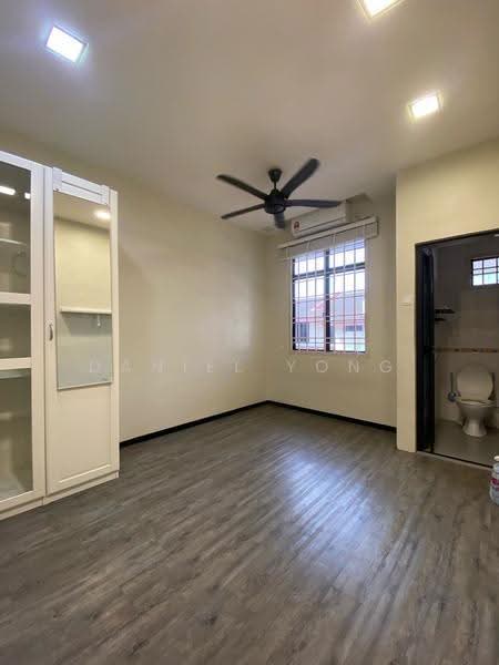 Rumah Teres 2-Tingkat untuk Disewa di Taman Desa Tebrau (Tebrau) - Daniel Yong - Bathroom - PropertyGuru.com.my