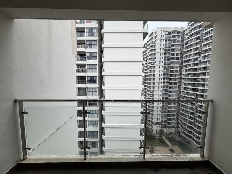 Kondominium untuk Dijual di Bay Point @ Country Garden Danga Bay - Finn Aw - Balcony - PropertyGuru.com.my