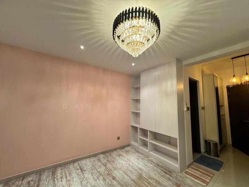 Kediaman Servis untuk Dijual di Country Garden Central Park - Daniel Yong - Bedroom - PropertyGuru.com.my