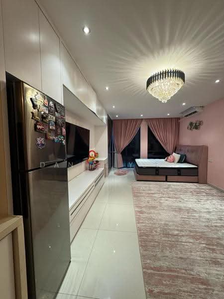 Kediaman Servis untuk Dijual di Country Garden Central Park - Daniel Yong - Bedroom - PropertyGuru.com.my