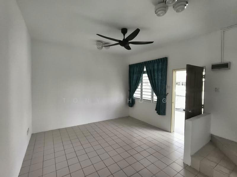 Rumah Teres 2-Tingkat untuk Dijual di Taman Setia Indah (Tebrau) - Tony Chong - Living Room - PropertyGuru.com.my