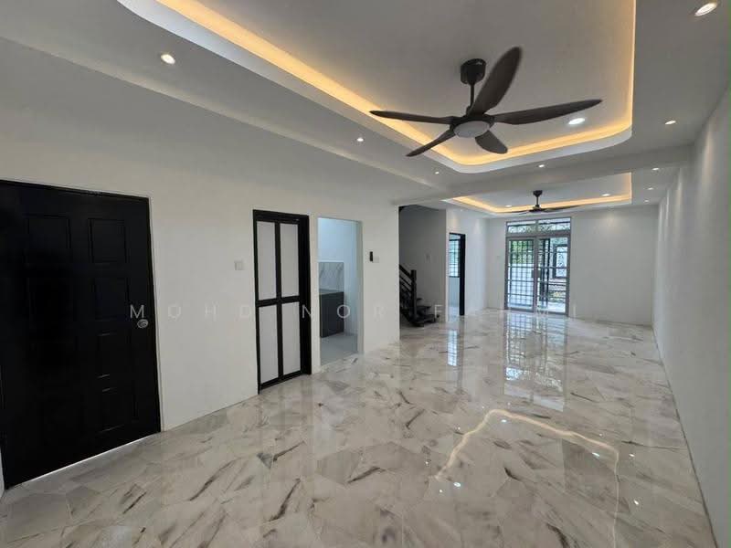 Rumah Teres 2-Tingkat untuk Dijual di Subang Jaya (Selangor) - Mohd Nor Fahmi - Living Room - PropertyGuru.com.my