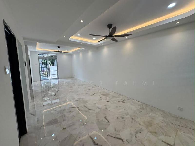 Rumah Teres 2-Tingkat untuk Dijual di Subang Jaya (Selangor) - Mohd Nor Fahmi - Living Room - PropertyGuru.com.my