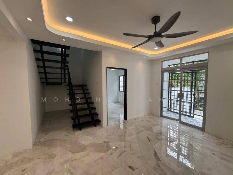 Rumah Teres 2-Tingkat untuk Dijual di Subang Jaya (Selangor) - Mohd Nor Fahmi - Living Room - PropertyGuru.com.my